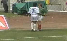 Miguel Herrera en el momento que recibió un manotazo de Dolmo Flores.