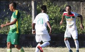 Diego Reyes celebra su anotación con Joshua Vargas en el encuentro contra Atlético Limeño. Foto Delmer Martínez.