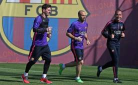 Lio entrenó junto a Javier Mascherano, además, lo hizo con zapatillas.