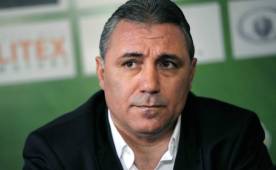 El búlgaro defendió a los futbolistas de El Salvador tras la derrota en el Azteca.