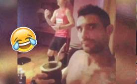 Barcelona's French midfielder Antoine Griezmann (R) and Barcelona's Argentine forward Lionel Messi warm up before the Spanish League football match between Club Atletico de Madrid and FC Barcelona at the Wanda Metropolitano stadium in Madrid on November 21, 2020. (Photo by GABRIEL BOUYS / AFP)