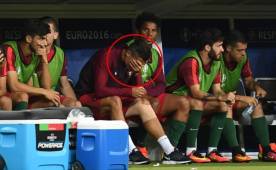 Cristiano Ronaldo miró la final desde la banca con sus compañeros.