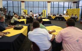 Directivos de la Liga Nacional se reunieron en un banco en SPS para el calendario del Clausura 2015. (Foto: DIEZ)