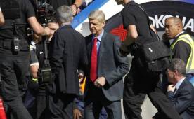 El saludo frío entre Mourihno y Arsene Wenger.