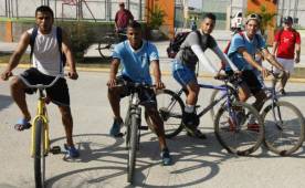 Así se trasladaron algunos jugadores del Honduras Progreso al entrenamiento de esta tarde.