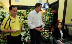 Rafael Leonardo Callejas al momento de solidarizarse con la familia de Mario Verdial. Foto Neptalí Romero.