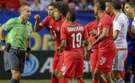 Panamá y Costa Rica fueron eliminados de la Copa Oro por polémicos arbitrajes.