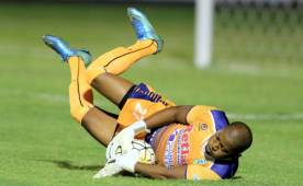 Yul demostró a los presentes en el Nacional que también puede jugar con sus piernas.