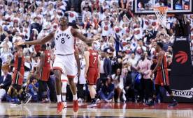 Bismack Biyombo celebra sus canastas en el duelo de este domingo.