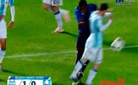 Así fue el patadón de Maynor Figueroa a Lionel Messi.