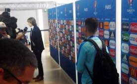 Un periodista de Onda Cero pudo captar el momento en el que el futbolista turco de 18 años estuvo esperando a Modric