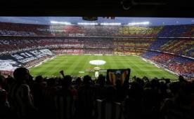 El Camp Nou se pintó de rojiblanco para la gran final de Copa del Rey entre Barcelona y Athletic Bilbao. Foto EFE