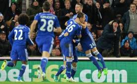 John Terry abrió el marcador con un cabezazo. Aquí celebrando con sus compañeros. (AFP)