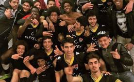 Jonathan Rubio celebrando con sus demás compañeros con el Gil Vicente.