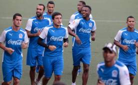 Olimpia aterrizó por la tarde a Tegucigalpa y se fue directo a realizar un entreno suave con la mirada puesta en la vuelta de final el domingo. Fotos Juan Salgado
