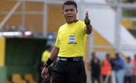 El árbitro hondureño Armando Castro fue nominado como reserva de Concacaf para el Mundial de Rusia 2018. Foto DIEZ