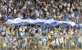 El record de afición en un estadio de Nicaragua había sido de 14,000 personas ante Panamá; frente a Jamaica se agotaron las 18,000 puestas a la venta.