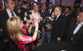 Florentino Pérez acudió a un evento de las peñas madridistas en Cataluña previo al juego ante Barcelona. Foto Tomada de sport.es