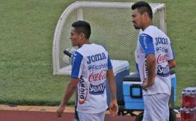 Roger Espinoza y Andy Najar han sentido el cansancio luego del juego en el estadio Cuscatlán.