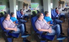 Jorge Luis Pinto Afanador al lado de Javier Atala, miembro de la Comisión de Selecciones.