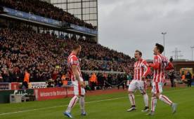 Las celebraciones de los jugadores del Stoke City. FOTO AFP.