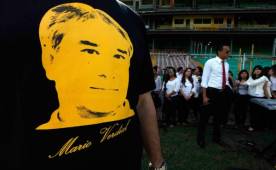 Esta es la camisa que los dirigentes del Real España usaron para rendir homenaje a Mario Verdial. Foto Neptalí Romero