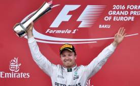 Rosberg, que salió desde la pole, superó al Ferrari de Sebastian Vettel, y al Force India del mexicano Sergio Pérez. Fotos AFP