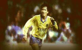 Jorge 'Mágico' González decidió jugar con el Cádiz de España, club donde todavía es recordado como ídolo.