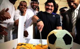 La zurda privilegiada de Diego Maradona festeja hoy sus 55 años de vida. Foto AFP