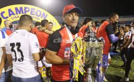 El Olimpia logró su quinto campeonísimo de la historia y el segundo de la mano del argentino Pedro Troglio. Foto DIEZ | Marvin Salgado