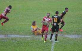 El Real Sociedad nunca bajó los brazos y logró empatarle a Real España en Tocoa. Foto Javier Rosales.