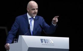 El medio serbio señala que Infantino nació con una rara enfermedad que requería una transfusión de sangre del grupo Rh nulo.