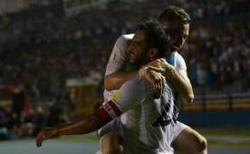 Jean Márquez festeja con el 'Pescadito' uno de los 63 goles que el delantero marcó para la selección guatemalteca.