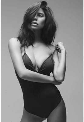 Qué belleza: Descubren la identidad de la mujer que fue captada con Courtois en Ibiza