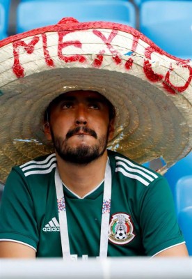 Dolorosas imágenes: Aficionados de México rompen en llanto por eliminación en Rusia