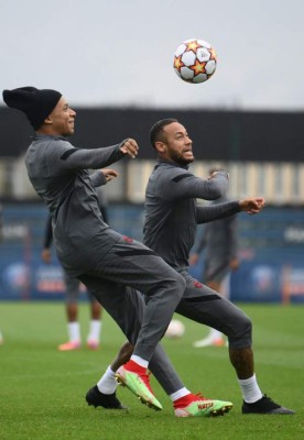 Así fueron captados Mbappé y Neymar en el entrenamiento del PSG tras la polémica; el jeque estuvo presente