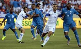 Honduras está atacando de buena forma a Israel. Acá un intento de anotar. Foto Neptalí Romero