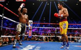 Bob Arum: 'Pacquiao peleó con el hombro derecho lesionado', había dicho su promotor y hoy se confirmó.