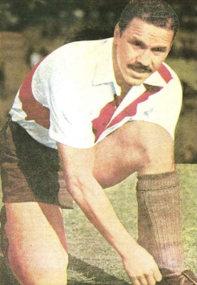 Los jugadores más veteranos en jugar al fútbol de forma profesional