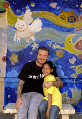 David Beckham reparte sonrisas entre los niños de Filipinas