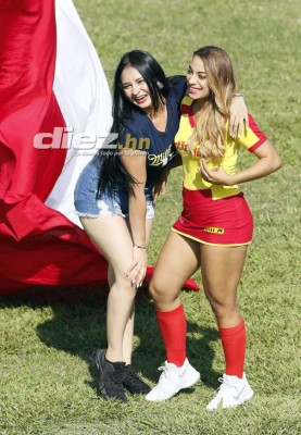 ¡La chela, la colocha y la pelo negro! Hermosuras en el Yankel Rosenthal