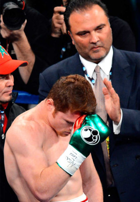 Floyd Mayweather gana con contudencia a Saul 'Canelo' Álvarez