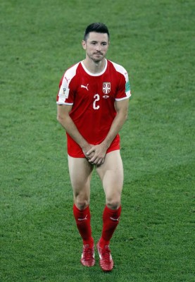 CURIOSO: El show de Neymar, jugador queda 'desnudo' y ¡pelea en las gradas!