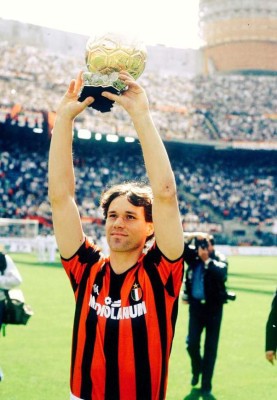 ¡Sin Pelé y con tridente de lujo! Pedro Troglio elige su 11 histórico del fútbol