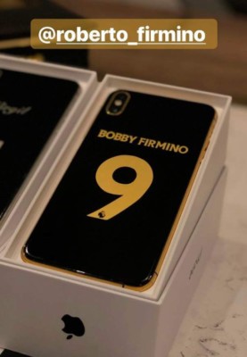 La nueva moda de los futbolistas: Presumen tener celulares bañados en oro&nbsp;&nbsp;