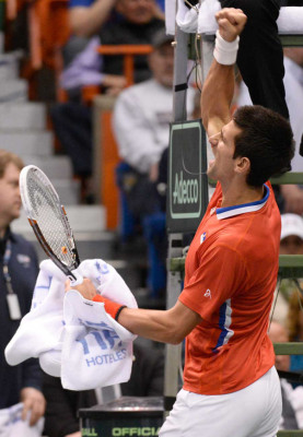 Novak Djokovic elimina a EEUU y clasificó a Serbia a semifinales en la Copa Davis .