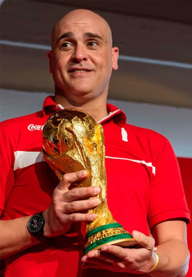 El trofeo la FIFA comenzó su gira en Brasil.