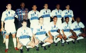 Este fue el once que salió de titular ante México esa noche en el Morazán: Arnold Cruz, Milton Chocolate Flores, Amado Guevara, Nerlin Membreño, Hernaín Arzú, Cristhian Santamaría, Alex Pineda Chacón, José Luis Pineda, Enrique Reneau, Bazilio Zapata y Nicolás Suazo.