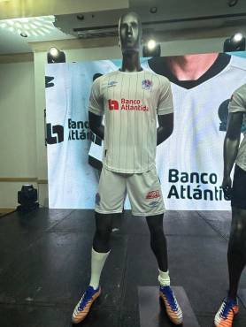 Uniforme de Local del Olimpia para la temporada 2024-25.