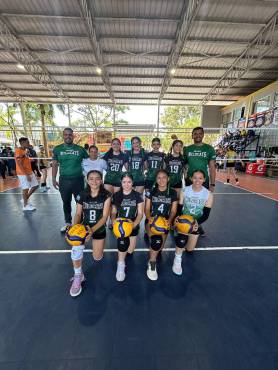 La escuela Delcampo se consagraron campeonas del voleibol en el torneo de Escuelas Bilingües
